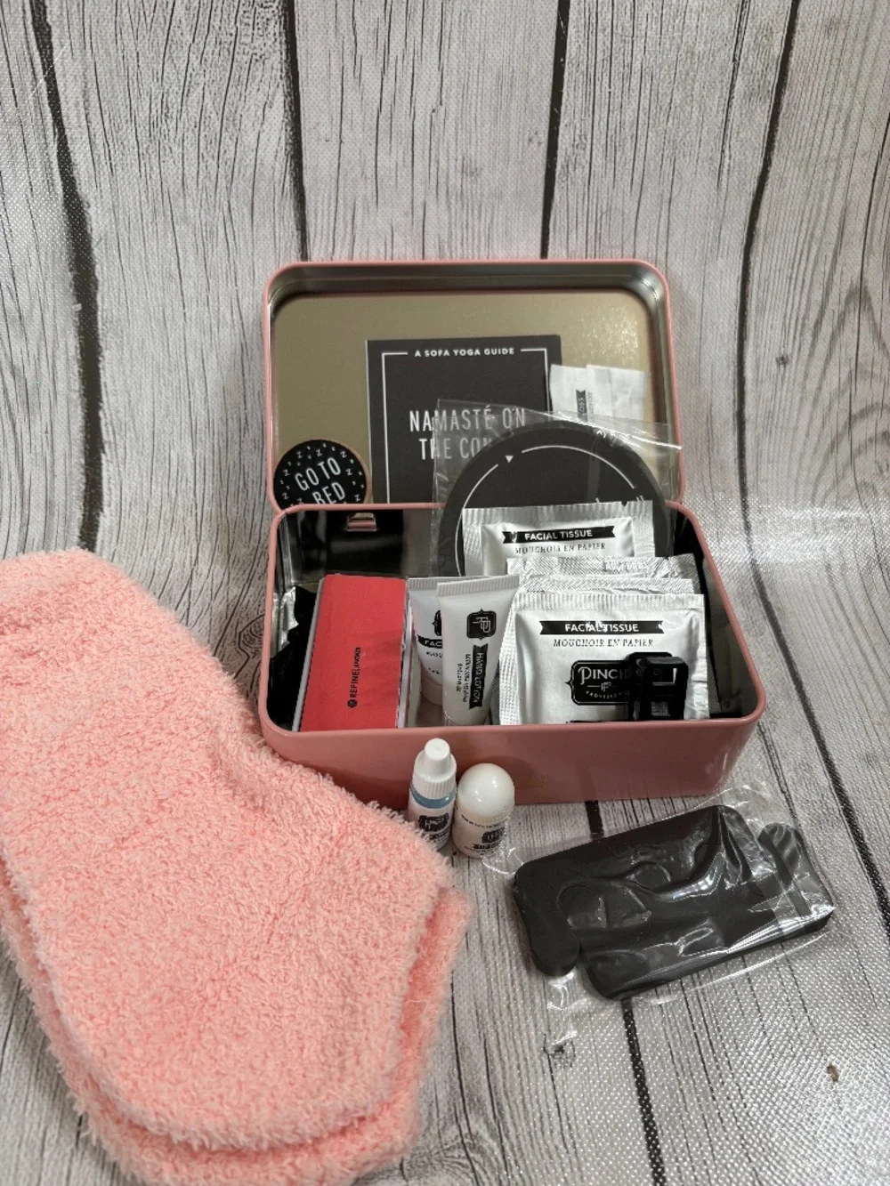 NWT Pinch Provisions Binge-Watching Beauty Kit 22 Essentials Gift Set